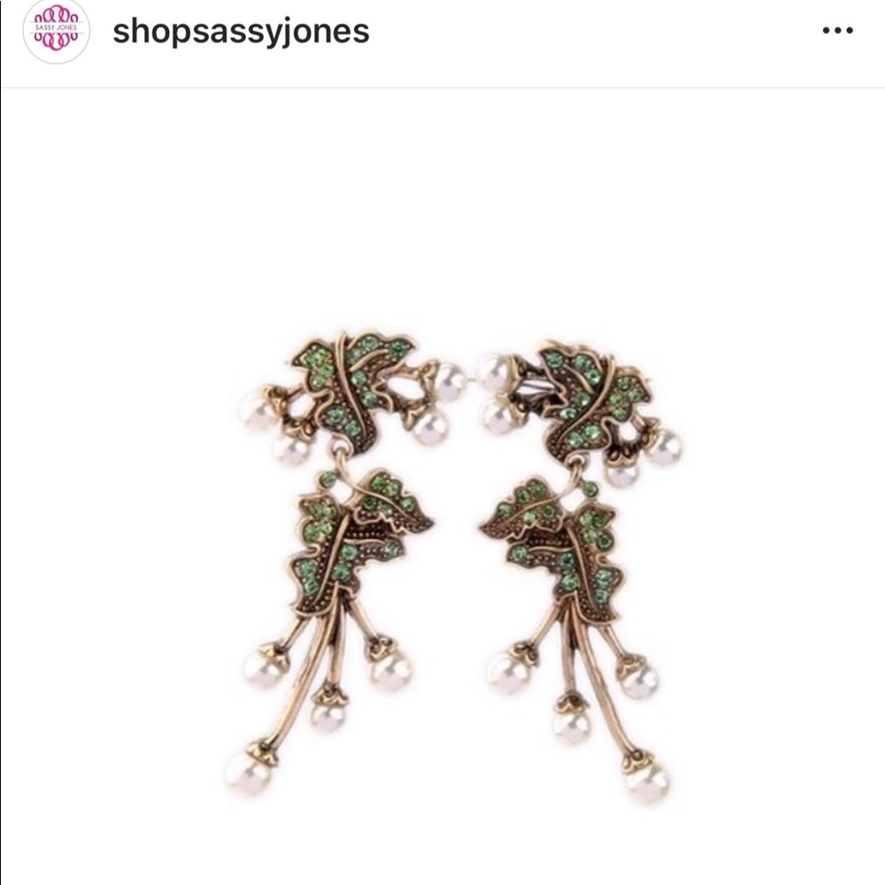 ISO Sassy Jones Earrings